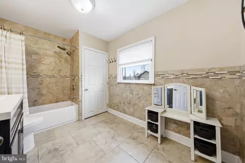 Bath - 212 Grape St, Hammonton, NJ 08037 photo 2 of 3