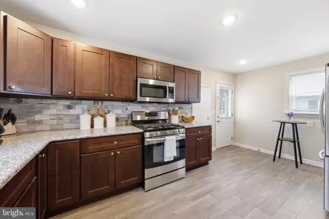 Entry Way - 212 Grape St, Hammonton, NJ 08037 photo 7 of 9