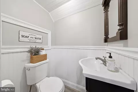 Bath - 212 Grape St, Hammonton, NJ 08037 photo 1 of 3