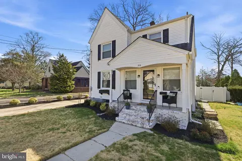Exterior - 212 Grape St, Hammonton, NJ 08037 photo 2 of 7