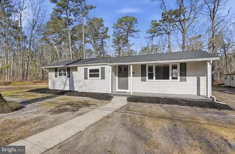 2011 Deer Track Ln, Hammonton, NJ 08037