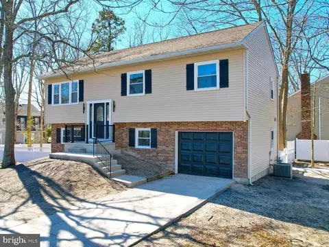 15 Wayne Dr, Somers Point, NJ 08244