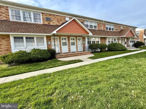 5517 Suffolk Ct #R4, Ventnor City, NJ 08406