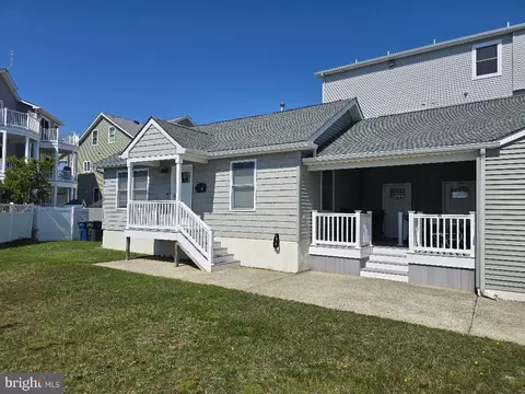 204 10th St #B, Brigantine, NJ 08203