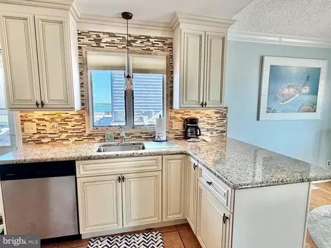 Kitchen - 1103 Evans Blvd, Brigantine, NJ 08203 photo 5 of 8