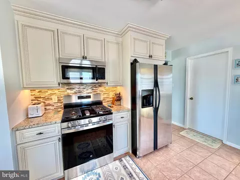 Kitchen - 1103 Evans Blvd, Brigantine, NJ 08203 photo 4 of 8
