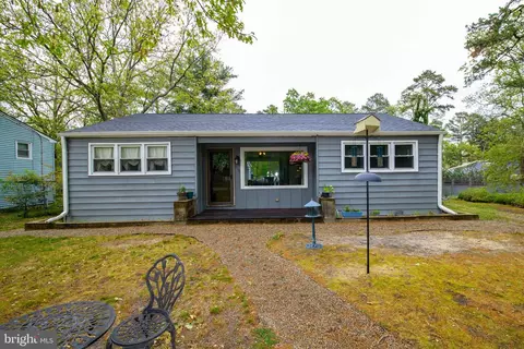 204 Holly Ln, Williamstown, NJ 08094