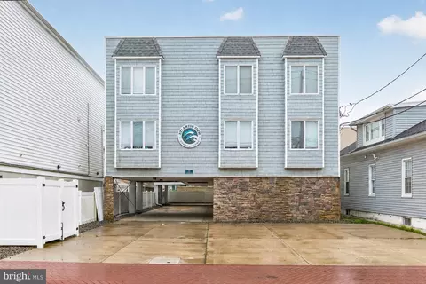 22 S Washington Ave #2, Margate City, NJ 08402