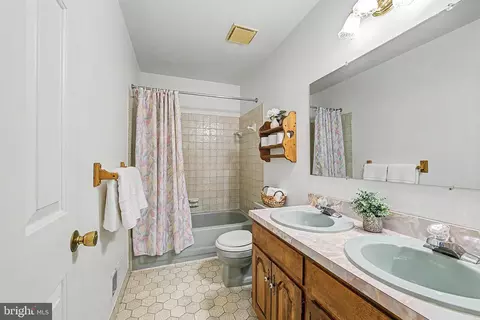 Bath - 506 E Oslo Ct, Galloway, NJ 08205 photo 3 of 4