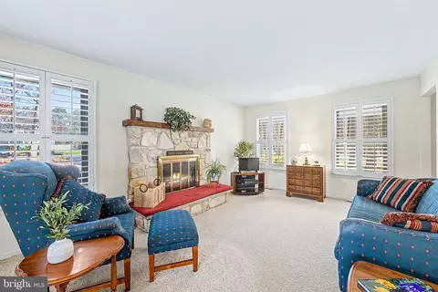 Living - 506 E Oslo Ct, Galloway, NJ 08205 photo 2 of 2