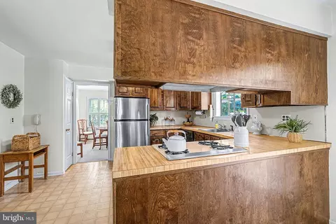 Kitchen - 506 E Oslo Ct, Galloway, NJ 08205 photo 2 of 2