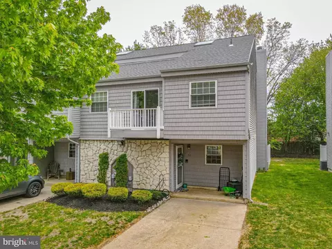 51 Harbor Dr, Hammonton, NJ 08037