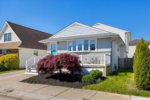 410 N Huntington Ave, Margate City, NJ 08402