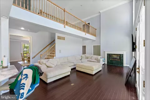 Living - 612 Pineview Dr, Galloway, NJ 08205 photo 2 of 3