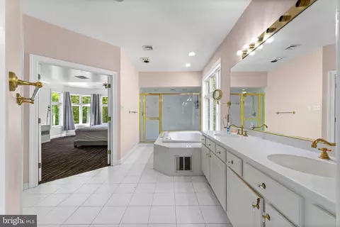 Bath - 612 Pineview Dr, Galloway, NJ 08205 photo 2 of 7