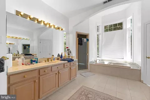 Bath - 612 Pineview Dr, Galloway, NJ 08205 photo 1 of 7