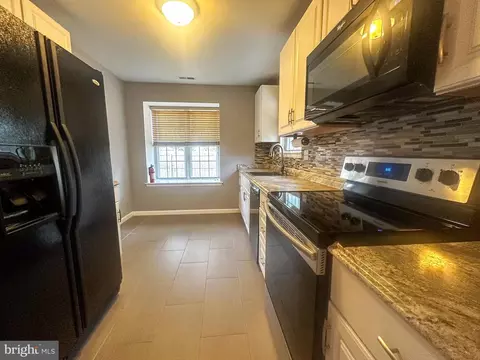 Kitchen - 801 Eagle Point Pl, Galloway, NJ 08205 photo 3 of 4