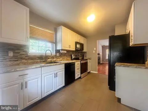 Kitchen - 801 Eagle Point Pl, Galloway, NJ 08205 photo 4 of 4