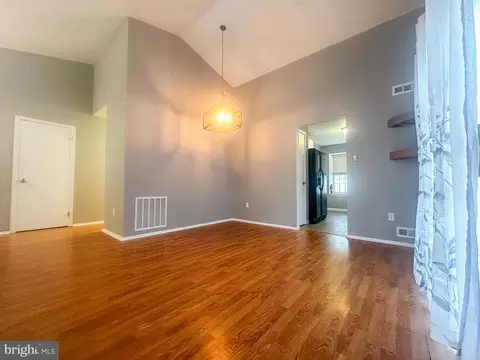 Living - 801 Eagle Point Pl, Galloway, NJ 08205 photo 3 of 4