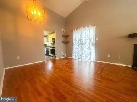 Living - 801 Eagle Point Pl, Galloway, NJ 08205 photo 4 of 4
