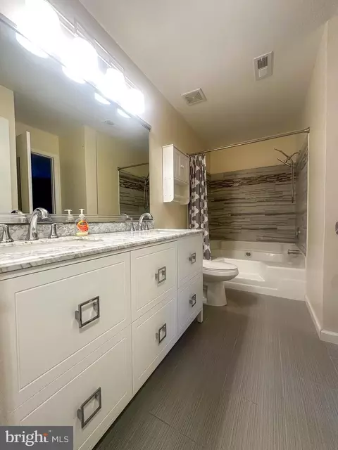 Bath - 801 Eagle Point Pl, Galloway, NJ 08205 photo 2 of 3