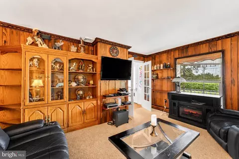Living - 235 Pine Rd, Hammonton, NJ 08037 photo 2 of 3