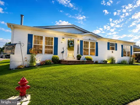 12 Powhatan Dr, Buena, NJ 08310