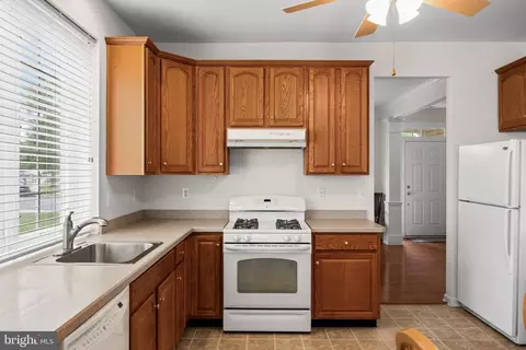Kitchen - 3 Alexander Dr, Hammonton, NJ 08037 photo 3 of 4