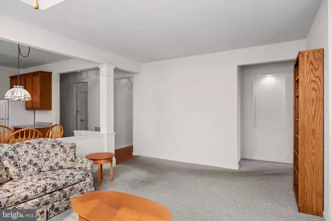 Living - 3 Alexander Dr, Hammonton, NJ 08037 photo 3 of 4