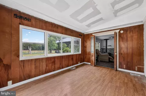 Entry Way - 159 Walnut Ln, Buena, NJ 08310 photo 3 of 3