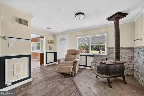Living - 159 Walnut Ln, Buena, NJ 08310 photo 2 of 3