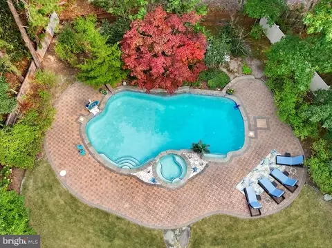209 Shady Knoll Ln, Galloway, NJ 08205