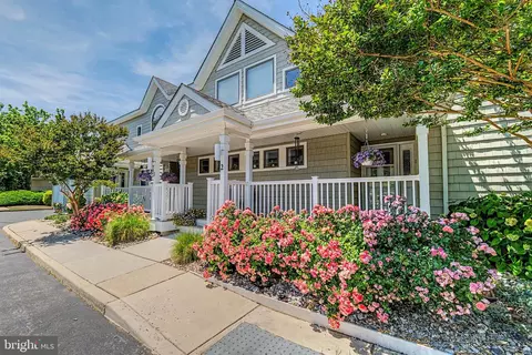 2 Catalina Dr, Linwood, NJ 08221