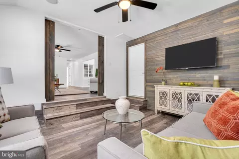 Entry Way - 617 Pitney Rd, Absecon, NJ 08201 photo 2 of 2