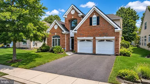 8 Lewis Dr, Mays Landing, NJ 08330