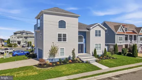 909 N Burghley Ave, Ventnor City, NJ 08406