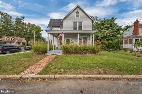 301 Farragut Ave, Mays Landing, NJ 08330