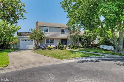 5 Exeter Ct, Margate City, NJ 08402