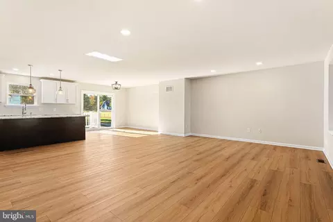 Living - 92 Main Rd, Hammonton, NJ 08037 photo 1 of 4