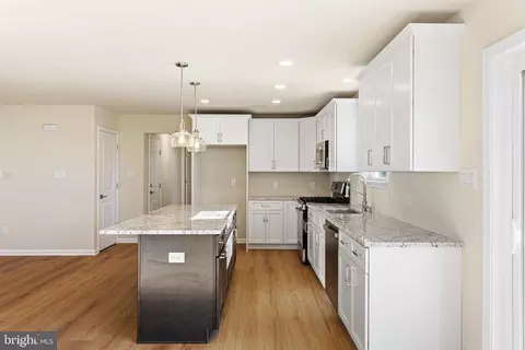 Entry Way - 92 Main Rd, Hammonton, NJ 08037 photo 1 of 4