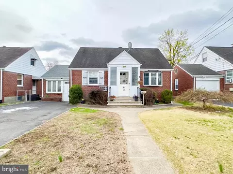 68 17th Ave, Elmwood Park, NJ 07407