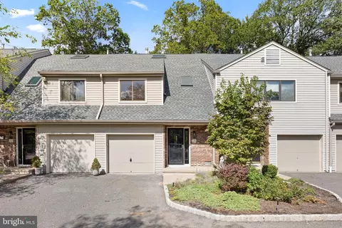 21 Spruce Run, Ramsey, NJ 07446