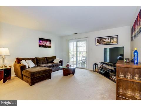 2001 Sutton Pl # A, Mount Laurel, NJ 08054 photo 4