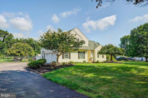 258 Warren Dr, Wrightstown, NJ 08562 photo 2