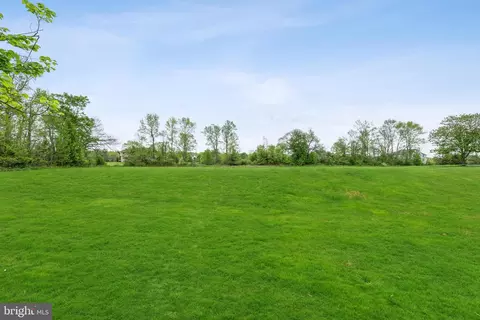 407 Willow Ln, Southampton, NJ 08088