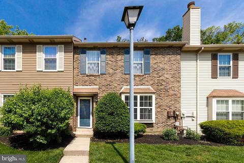 300 Fountain Hall Ct, Mount Laurel, NJ 08054