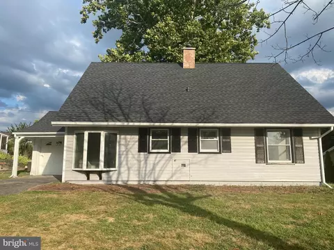 14 Petunia Ln, Willingboro, NJ 08046