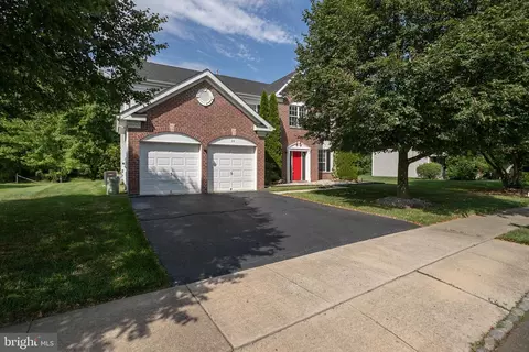 30 Fairmont Dr, Columbus, NJ 08022