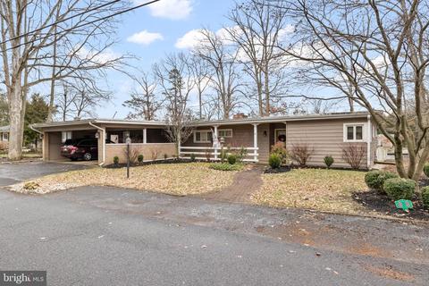 13 N Lakeside Dr W, Medford, NJ 08055