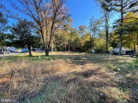 29 Mary St, Wrightstown, NJ 08562